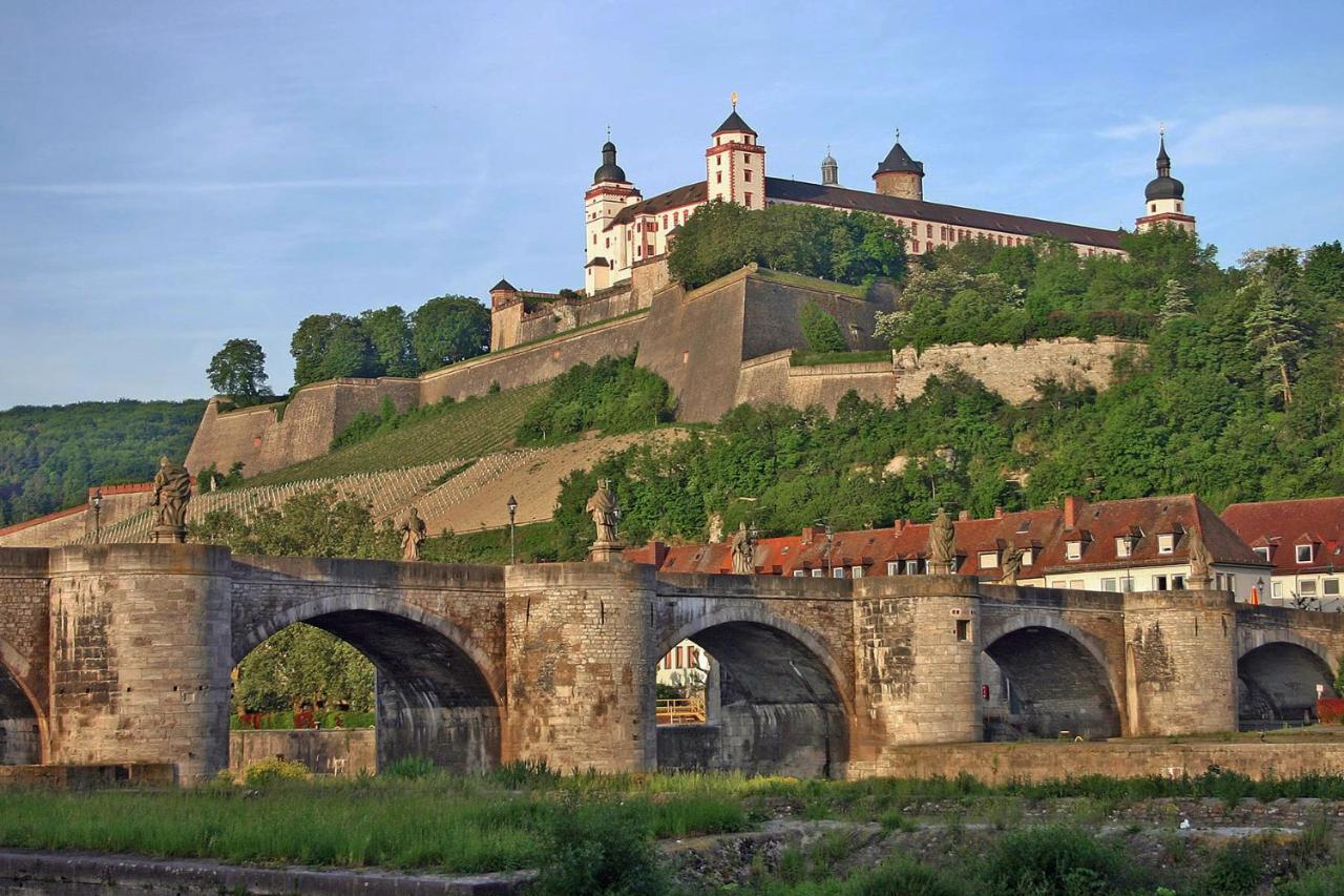 High-Quality Apartments Near Residence - Parking Space Würzburg Esterno foto